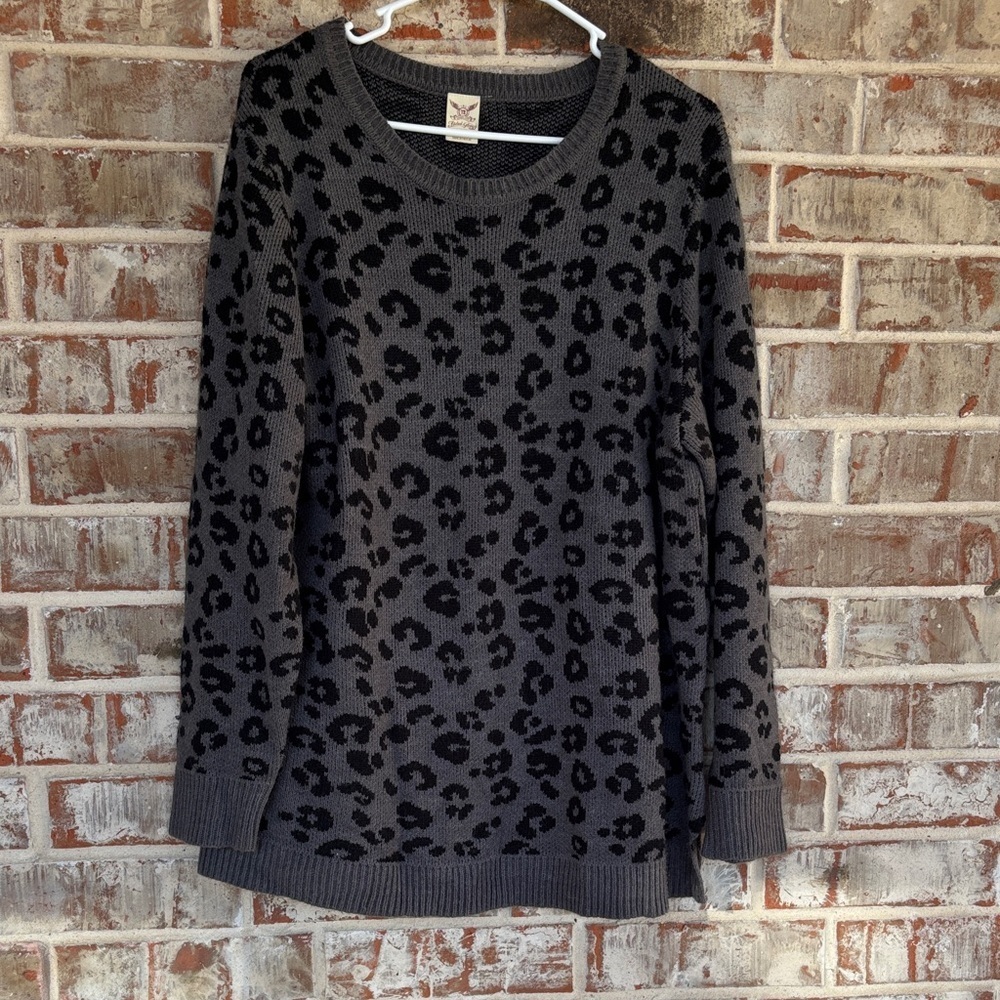 Faded Glory Gray Black‎ Leopard print Crew Neck Sweater